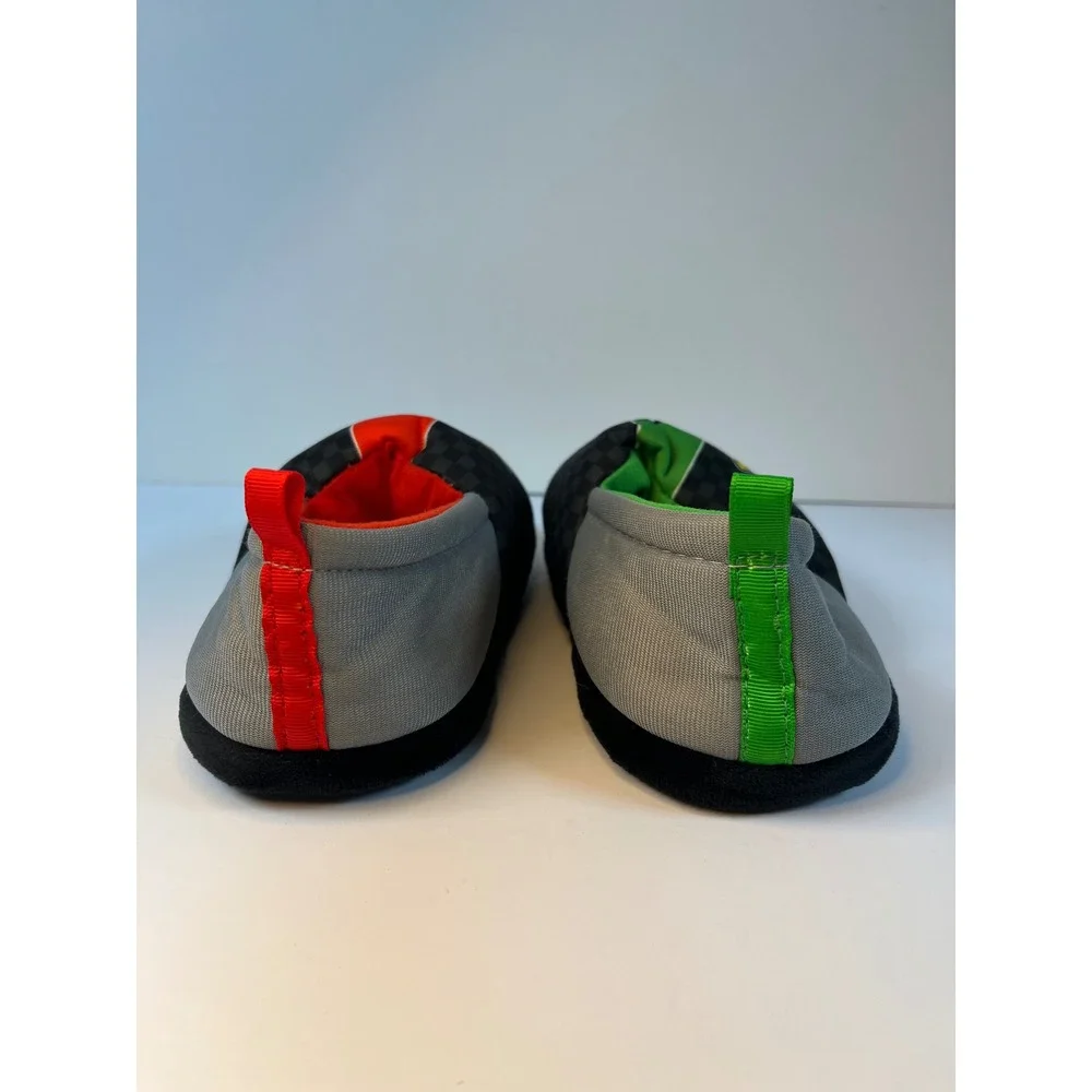 Nintendo Mario Kart Mario and Luigi Kids Slippers Size‎ 2-3 Mismatched Red Green